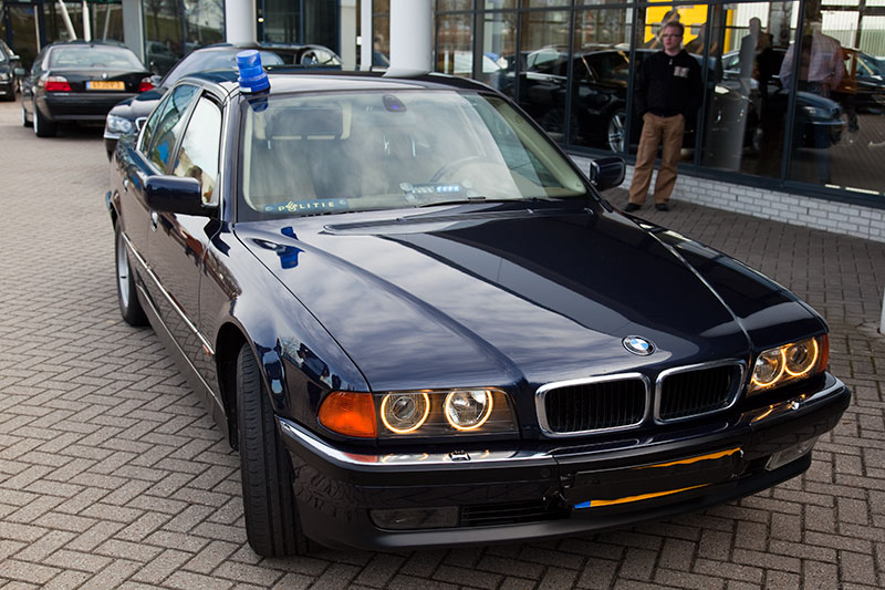 BMW 7er (E38) mit Blaulicht