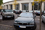 vor dem Meilenwerk: BMW 7er der Modellreihe E65, sowie der Hummer H2 von Forumsmitglied Frank ('Chatfuchs')