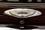Bei Aston Martin steht "DB" steht für die Initialen des Unternehmers David Brown, der 1947 Aston Martin übernahm.