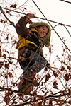 ein Kind auf der Draht-Hochseilbrücke im Abenteuer Steinbruch