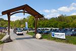 Einfahrt zum BMW 7er Parkplatz in Eigeltingen