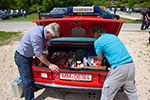 Klaus ('E12Klaus') und Hans Jörg ('Mr. Bärenmarke') beim Beladen der E23-Feuerwehr