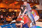 Ann-Katrin ('Rakete') und Daniel ('Swordy') beim Paar-Bullenreiten
