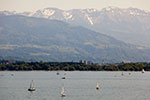 Blick auf den Bodensee und die Alpen von Lindau aus