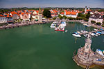 Blick auf den Hafen von Lindau vom Leuchtturm aus
