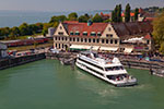 Blick auf den Hafen mit Bahnhof in Lindau