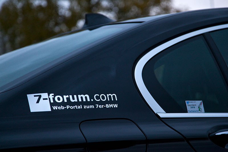 7-forum.com Aufkleber auf der C-Sule von Christian BMW 750Li (F02)