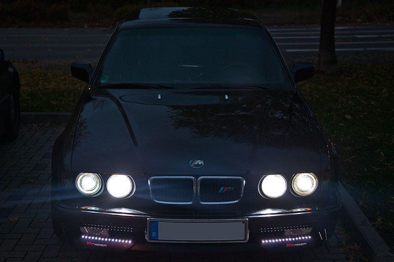 BMW 730i (V8), Modell E32, mit nachgerstetem Bi-Xenonlicht