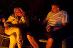 Veru und Michal ('bmwe23') abends am Lagerfeuer 