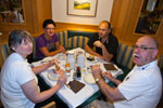 gemeinsames Frhstck vor der Abfahrt, von links: Karin ('Karin'), Therese, Ralf ('Mr. Maritim') und Wolfgang ('Wlfi')