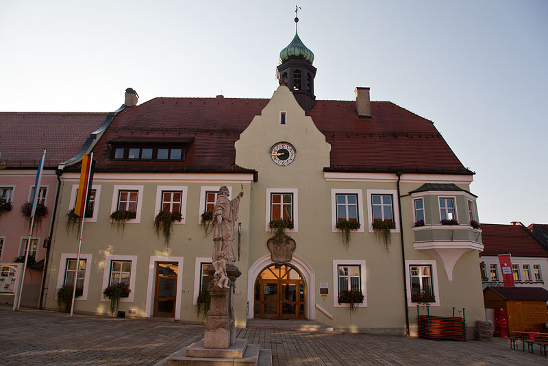 Rathaus in Waldmnchen am Sonntagmorgen
