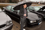 Rhein-Ruhr-Stammtisch im März 2012: Juelz ('juelz') vor seinem BMW 740iA (E38)