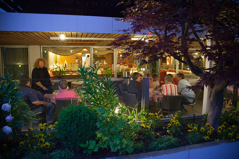 gemtliches Einstimmen auf das Jahrestreffen-Wochende auf der Terrasse des Parkhotels in Bietigheim-Bissingen