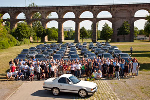 7-forum.com Jahrestreffen 2012: Gruppenfoto mit den Teilnahmern vor dem Bietigheimer Eisenbahnviadukt