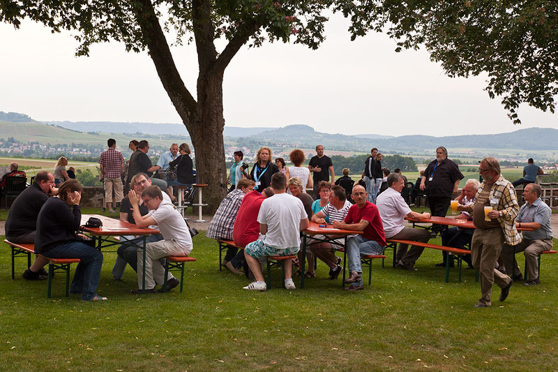 Auf Burg Stettenfels waren Pltze fr die rund 80 Teilnehmer im Biergarten reserviert