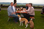 7-forum.com Jahrestreffen 2012: Teilnehmer im Biergarten an der Burg Stettenfels