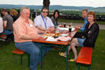 7-forum.com Jahrestreffen 2012: Teilnehmer im Biergarten an der Burg Stettenfels