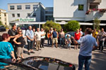 7-forum.com Jahrestreffen 2012: Matthias ('Telekom-iker') weist die Teilnehmer ein