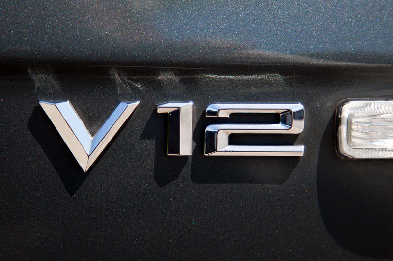 V12-Typ-Bezeichnung seitlich am BMW 760Li Individual (E66) von Jeroen ('GJS')