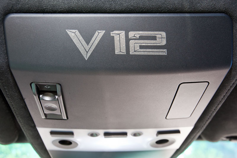 V12-Schild im Dach des BMW 760Li Individual (E66) von Jeroen ('GJS')