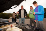 Blick in den Motorraum des BMW 850i (E31) von Ralpf ("E32fan"), Rheinischer 7er-Stammtisch im Oktober 2013