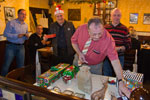 Rheinischer Weihnachts-Stammtisch, Peter ('peterpaul') sucht sein Wichtelgeschenke