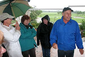 Herr Erban (rechts) mit den Teilnehmern am Golfhotel