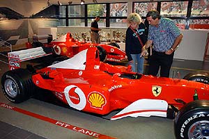 u. a. Peter und Frau besuchten das Ferrari-Museum in Maranello