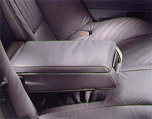 Mittelarmlehne hinten im BMW 7er, Modell E38