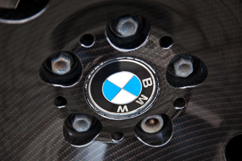 17 Zoll Alufelge, mit Carbon berzogen.