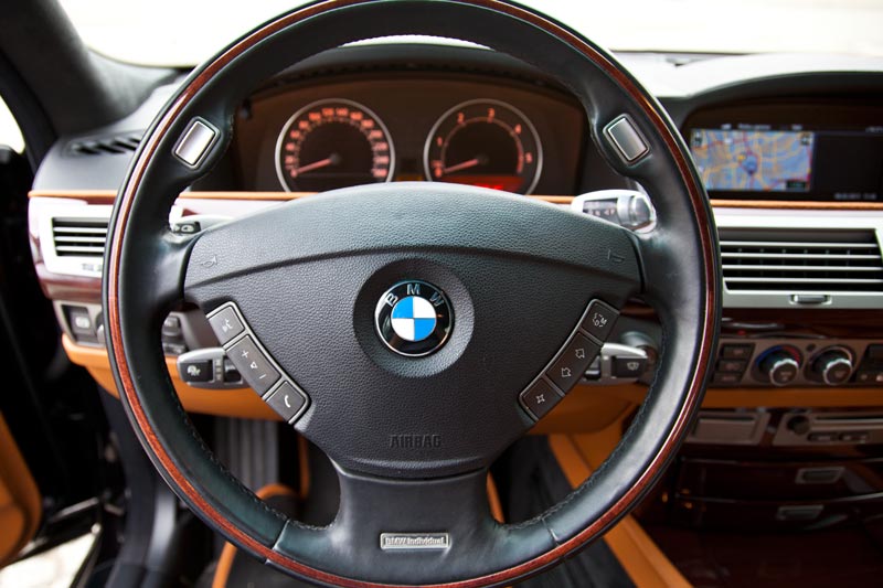 Cockpit mit Individual Lederlenkrad im BMW 730d Individual 'Active 7' von Gnter Geier.
