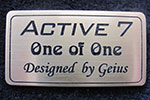 Active 7 Schild im Kofferraum.