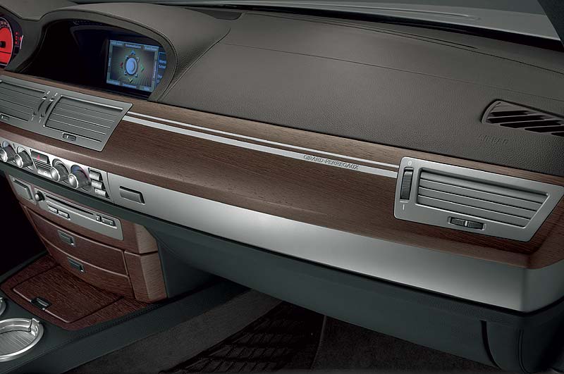 BMW Individual 760Li mit Leisten aus Wenge Holz und Titan-Intarsien