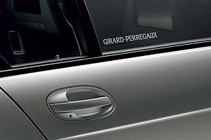 Türscheibenrollos mit Girard-Perregaux Schriftzug im BMW Individual 760Li