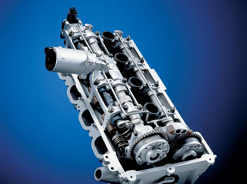 BMW V8 Motor mit vollvariabler Ventilsteuerung Valvetronic: Zylinderkopf und Ventiltrieb