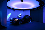 Präsentation des neuen BMW 760Li in einem exklusiven Showroom mit drehbarer Plexiglaswand  in der BMW Welt