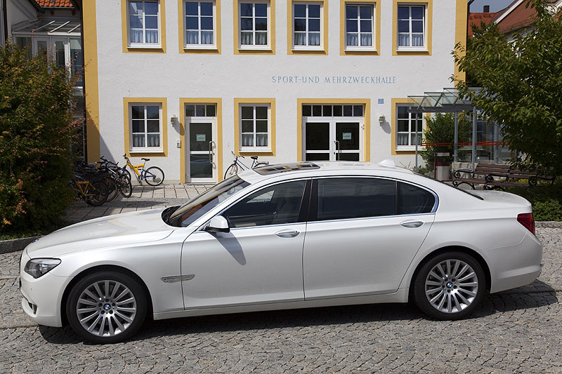 BMW 760Li whrend der Testfahrt in Bayern
