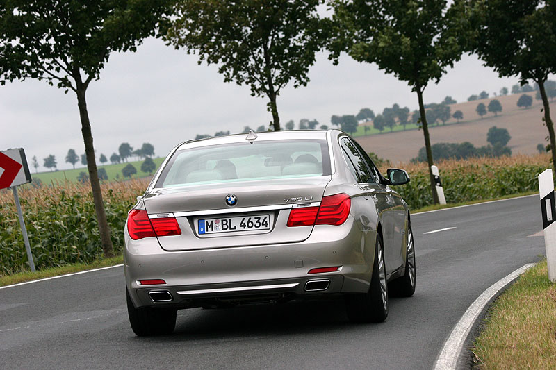 BMW 750Li (F02) auf der Landstrae