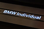 BMW Individual Schriftzug in der Fußleiste des 7er-BMWs