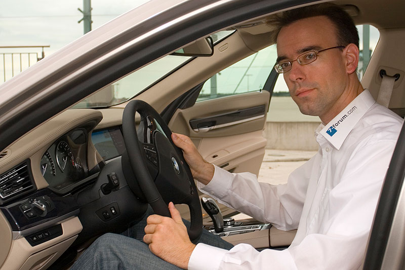 Christian Schtt, Autor des Beitrages, im BMW 750Li (F02)