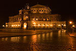 Semper Oper in Dresden bei Nacht