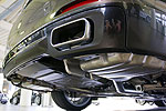 Blick unter das rechte Endrohr des BMW 750Li