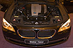 Blick in den Motorraum des BMW 730d