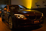 BMW 750i in einem Show-Room bei Procar in Unna