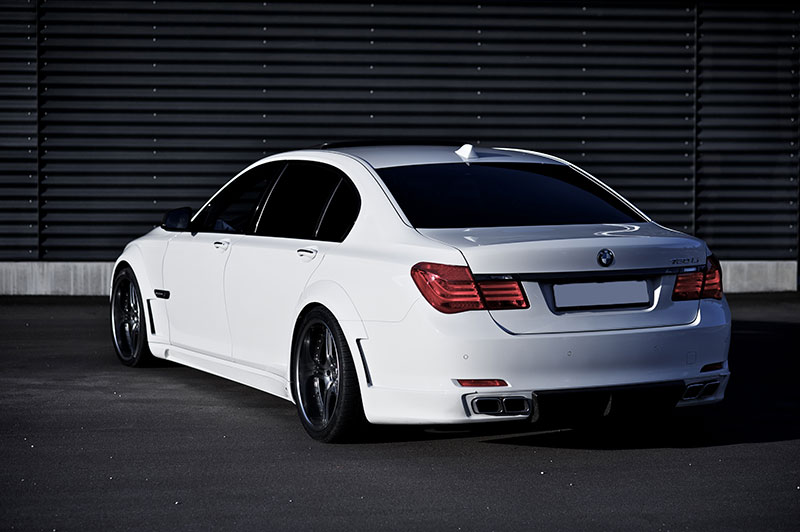 Seinen Abschluss findet das aerodynamische Design in der exklusiven Tieferlegung und im neuen Heckdiffusor.