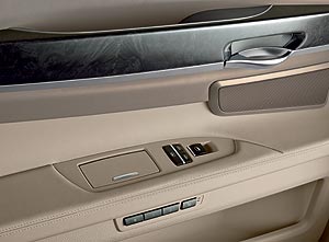 Sitz-Memory-Funktion in der Tür des neuen 7er-BMWs (Modell F01)