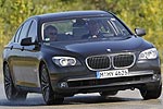 BMW 750i mit Standard-Heckantrieb zum Vergleich mit dem xDrive Modell