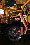 Miss Tuning World nebst Hummer auf der Essener Motorshow 2005