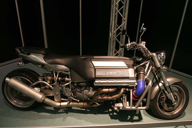 Roadrunner BMW V8, viele Teile stammen von einer Kawasaki GTR 1000