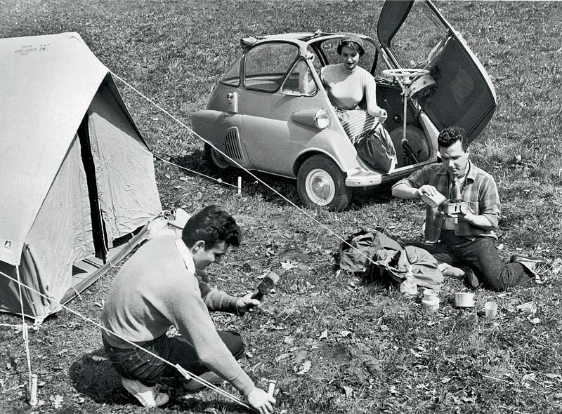 Mit der BMW Isetta auf dem Campingplatz